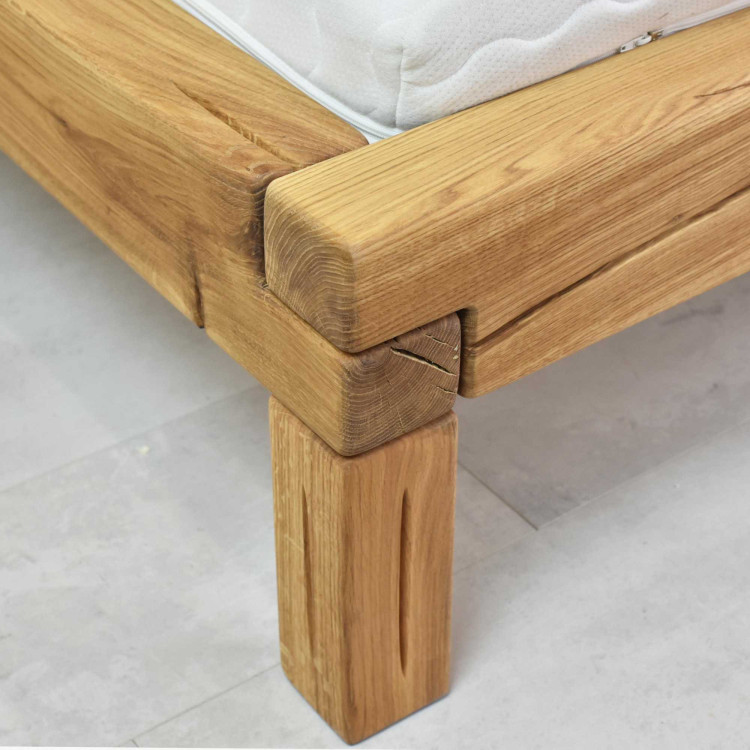 Postel aus Massivholz Ernad III 180 x 200 cm