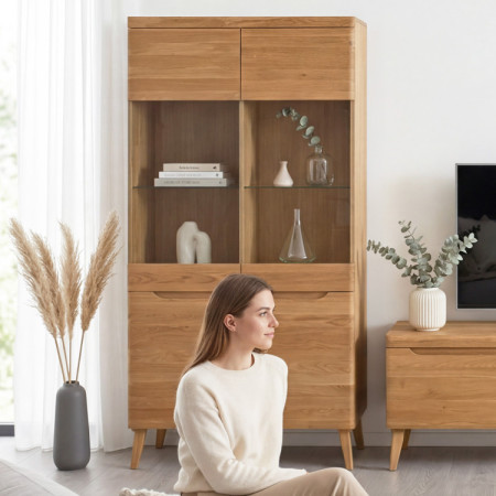 Zweiturige Holzvitrine auf Füßen, Prag 12