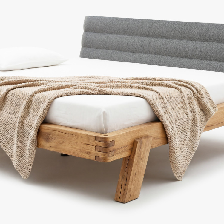 Dubogestelltes Bett 180 x 200 cm - Stoffkopfteil