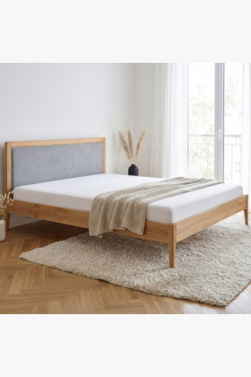 Manchette Bett mit Füßen aus Eiche 180 x 200 cm, Stoffkopfteil
