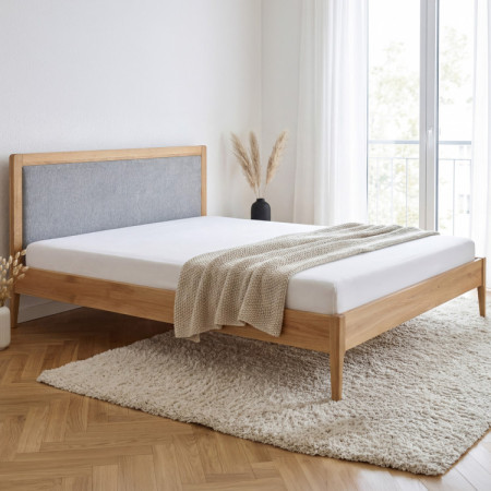 Manchette Bett mit Füßen aus Eiche 180 x 200 cm, Stoffkopfteil