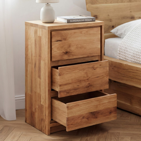 Eichennachttisch aus Eiche – 3 Schubladen