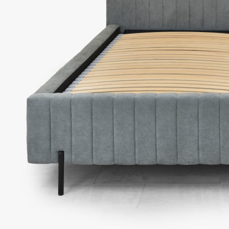 Čalouněná postel 180x200 grau mit Stauraum und Lattenrost