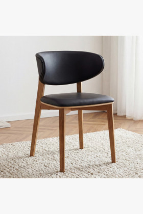 Čalouněná jídelní židle Saška – schwarzes italienisches Leder, massiv geölte Eiche