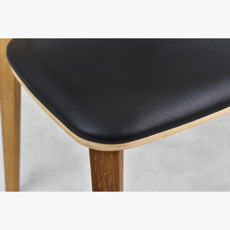 Čalouněná jídelní židle Saška – schwarzes italienisches Leder, massiv geölte Eiche