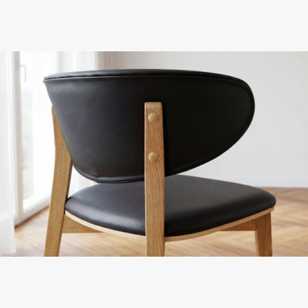Čalouněná jídelní židle Saška – schwarzes italienisches Leder, massiv geölte Eiche