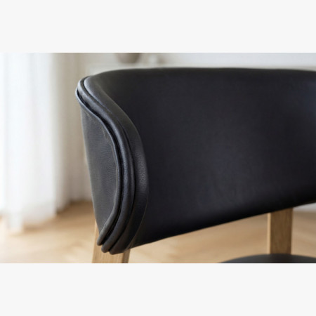 Čalouněná jídelní židle Saška – schwarzes italienisches Leder, massiv geölte Eiche