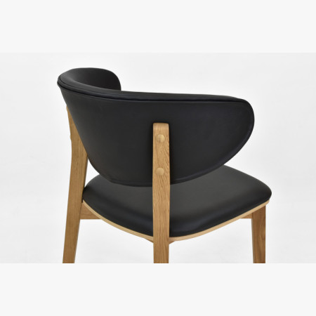 Čalouněná jídelní židle Saška – schwarzes italienisches Leder, massiv geölte Eiche