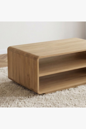 Abgerundeter Holzcouchtisch 2