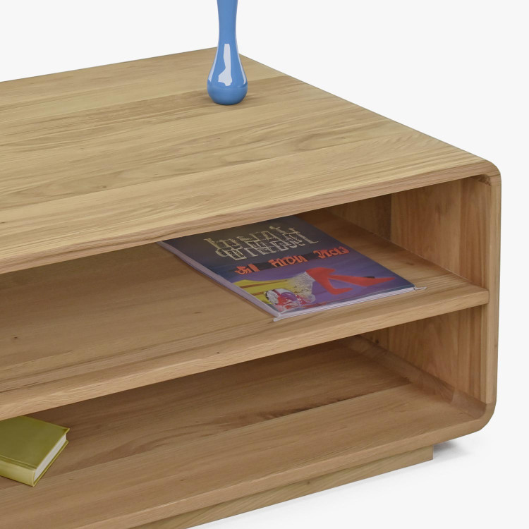 Abgerundeter Holzcouchtisch