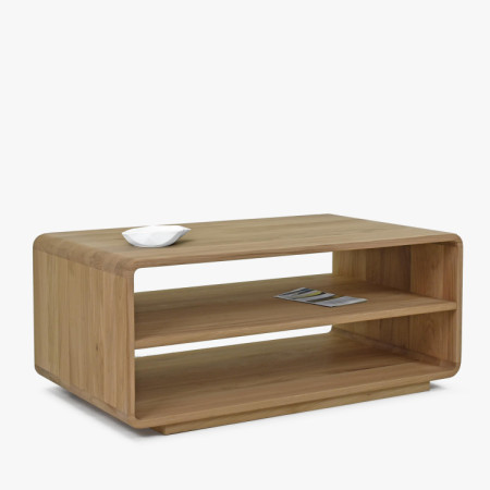 Abgerundeter Holzcouchtisch