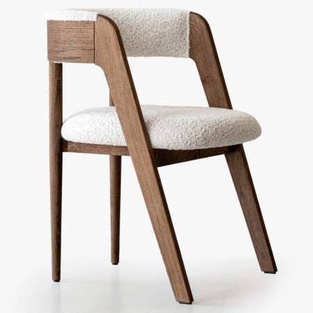 Luxuriöser Eichenstuhl in Nussbaumfarbe, cremefarbener Stoff