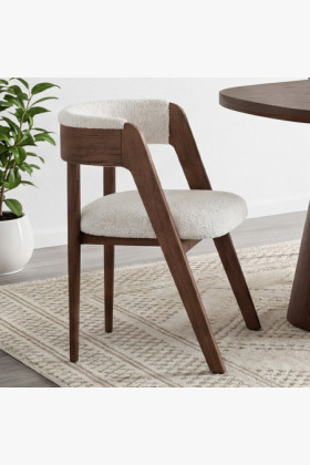 Luxuriöser Eichenstuhl in Nussbaumfarbe, cremefarbener Stoff 2