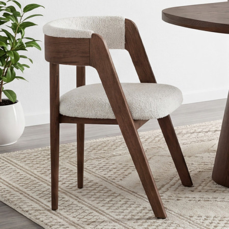 Luxuriöser Eichenstuhl in Nussbaumfarbe, cremefarbener Stoff