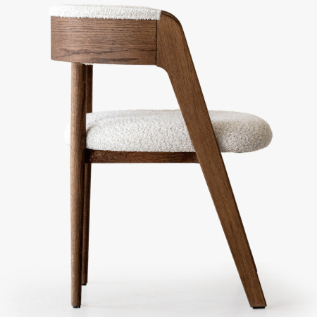 Luxuriöser Eichenstuhl in Nussbaumfarbe, cremefarbener Stoff