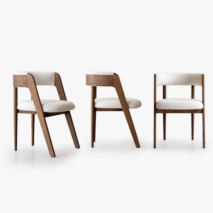 Luxuriöser Eichenstuhl in Nussbaumfarbe, cremefarbener Stoff