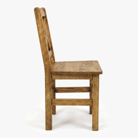 Esstisch und rustikale Stühle