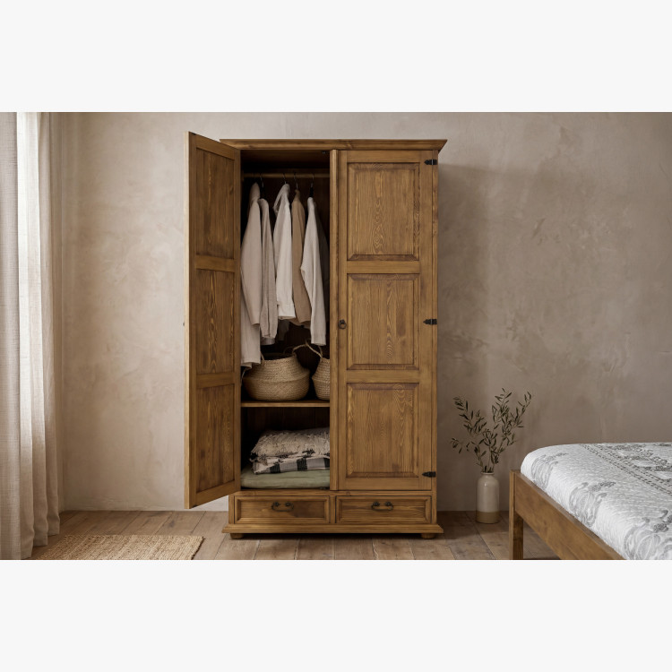 Rustikaler Kleiderschrank