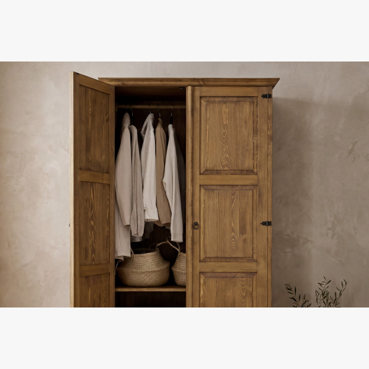 Rustikaler Kleiderschrank