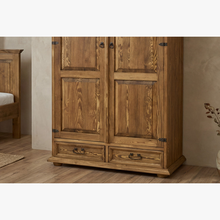 Rustikaler Kleiderschrank