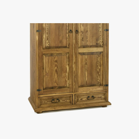 Rustikaler Kleiderschrank