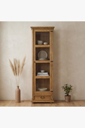 Vitrine im rustikalen Stil