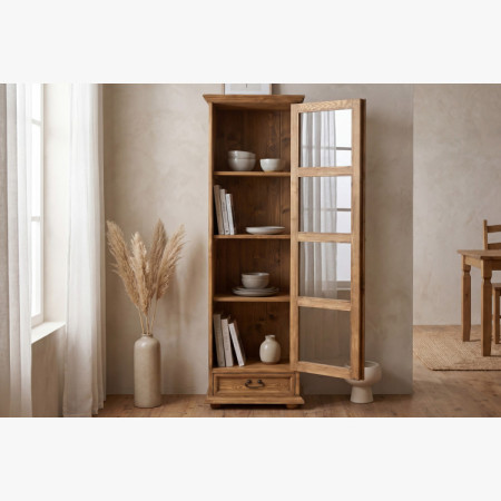 Vitrine im rustikalen Stil
