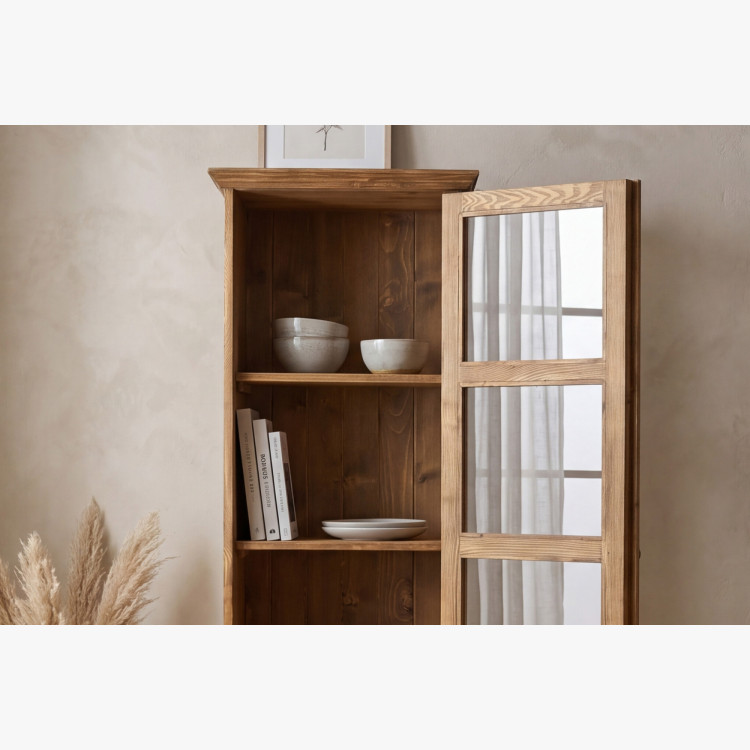 Vitrine im rustikalen Stil