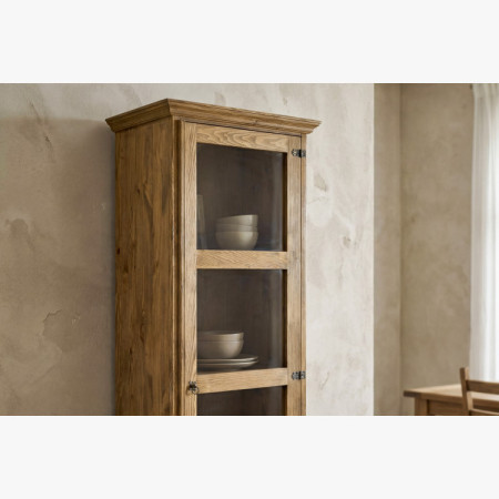 Vitrine im rustikalen Stil