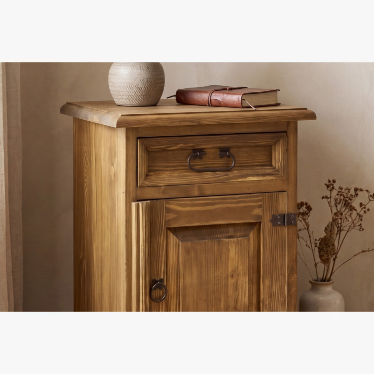 Nachttisch im Landhausstil