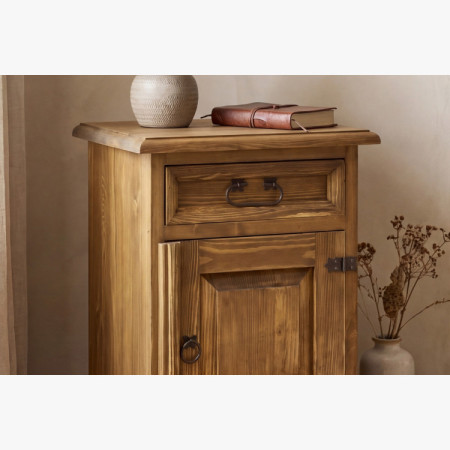 Nachttisch im Landhausstil