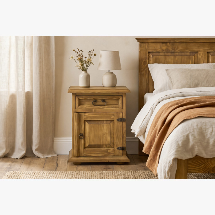 Nachttisch im Landhausstil