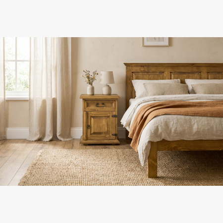 Nachttisch im Landhausstil