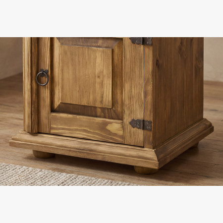 Nachttisch im Landhausstil