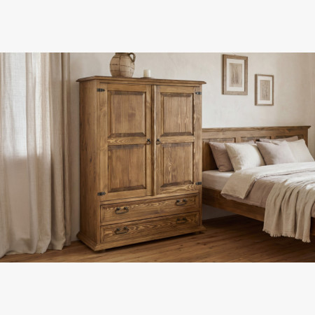 Hohe Kommode fürs Schlafzimmer