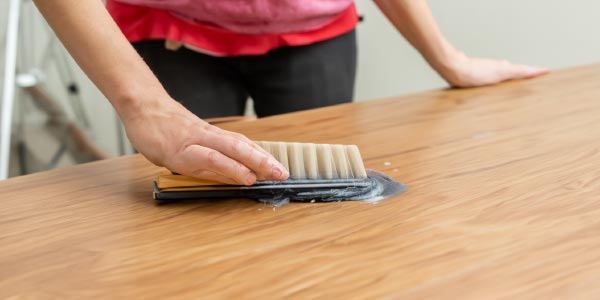 Grundsätze für die Verwendung und Pflege von gewachsten Möbeln